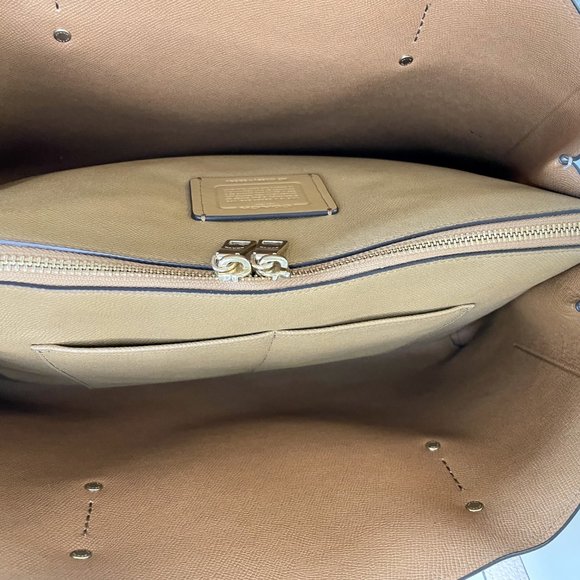 Coach Charlie 40 - Picture 3 of 5